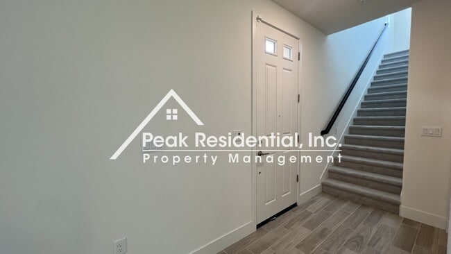 Building Photo - Beautiful Updated Elk Grove 3bd/2.5ba Home...