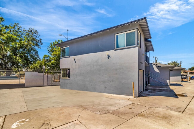 Foto del edificio - 1121 N Mayfield Ave
