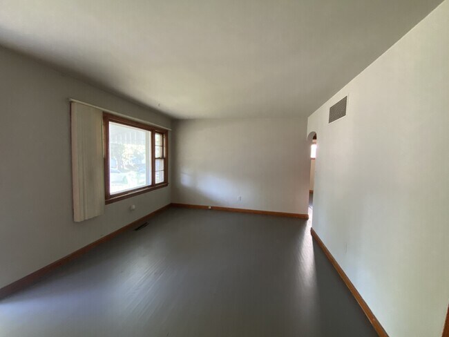 Building Photo - 2317 E. Prairie Ave