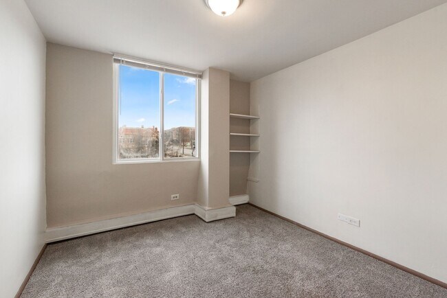 Foto del edificio - 3575 N Oakland Ave