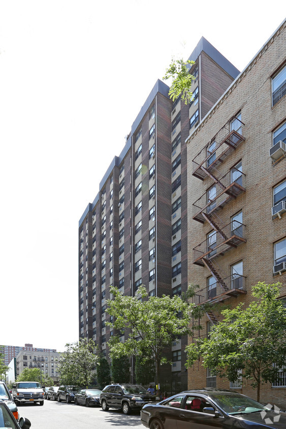 Building Photo - Churchill House