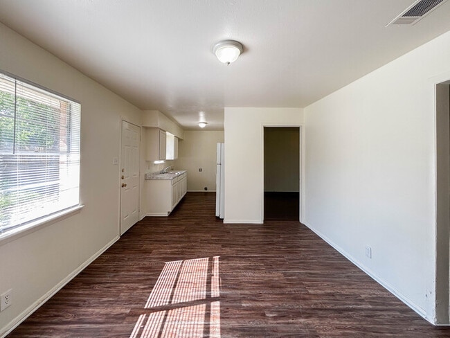 Building Photo - 3805 Atlas Dr