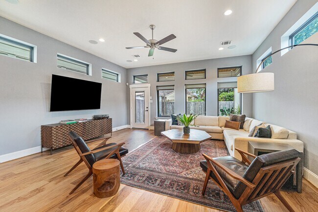 Foto del edificio - 719 E 28th St