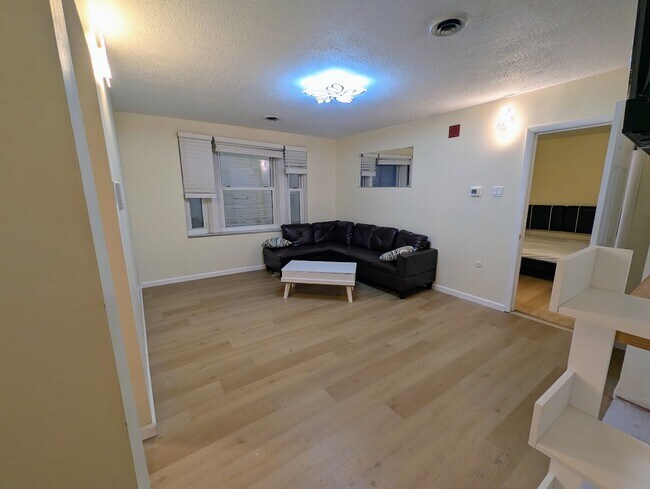 Sala de estar - 5523 Ellsworth Ave
