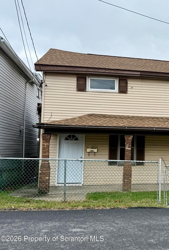 Building Photo - 307 School St