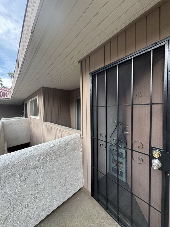 Building Photo - 2825 N Los Felices Rd