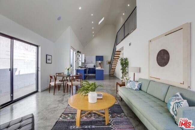 Foto del edificio - 2852 Griffin Ave