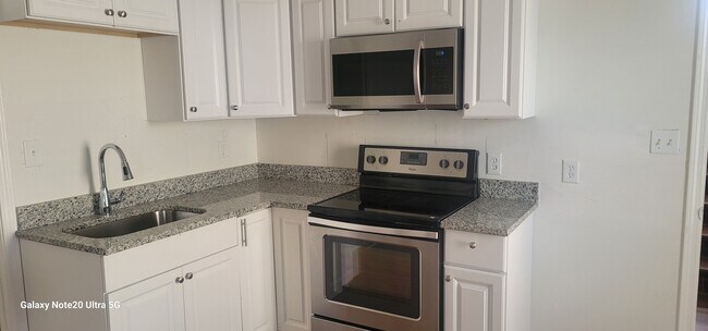 Building Photo - 858 Pine Shoals Dr