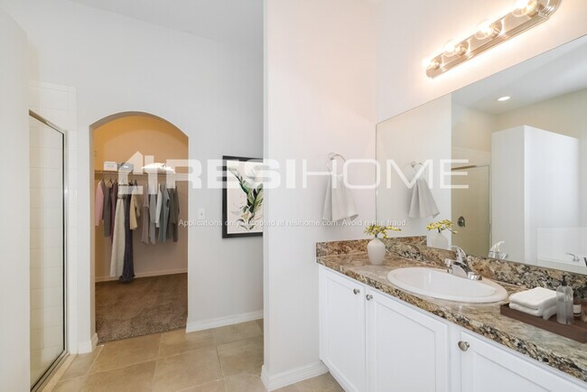 Foto del edificio - 215 Highland Meadows Ave