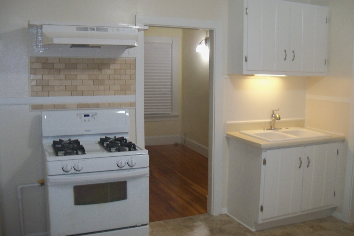 kitchen - 205 Orange St