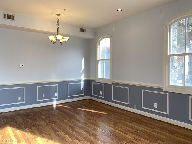 Building Photo - 2 br, 2 bath Apartment - 901 R St NW
