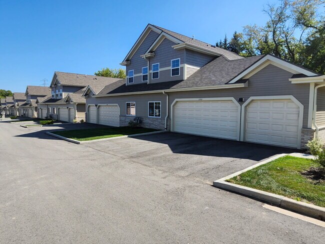 Foto del edificio - 2701 Pond Dr