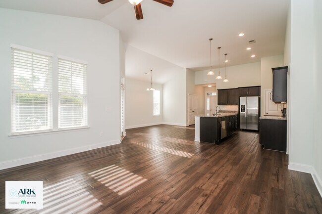Foto del edificio - 77 Highland Forest Cir
