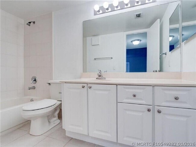 Foto del edificio - 701 N Pine Island Rd