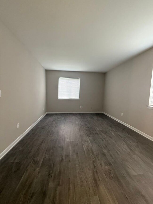 Building Photo - 220 Orchard Trace Ln