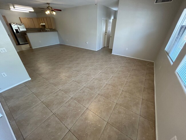 Foto del edificio - BEAUTIFULLY MAINTAINED 2 BEDROOM, 2 BATH C...