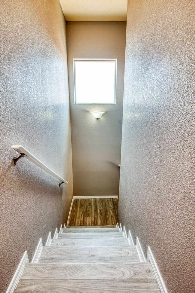 Foto del edificio - Beautiful house with 3 beds/2.5 baths near by Fortbliss