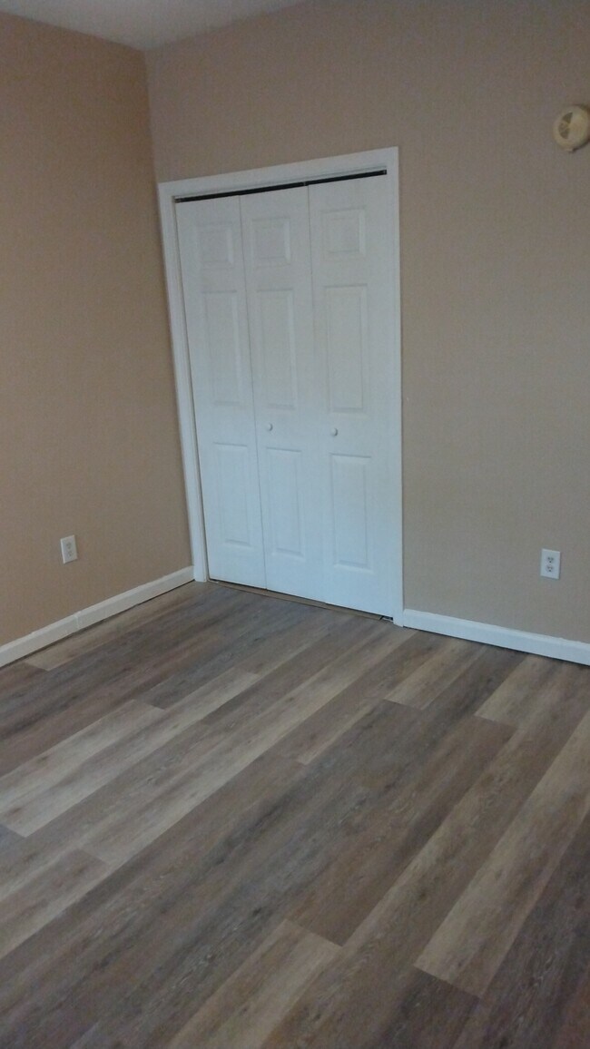 Foto del edificio - 620 River Oaks Dr