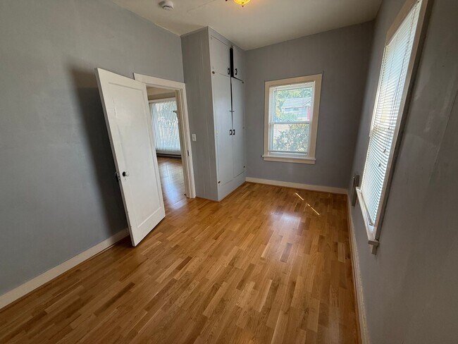 Foto del edificio - Unique 2-Story Home in Desirable Camas Area!