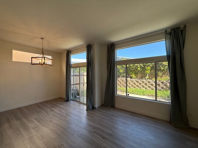 Foto del edificio - Amazing 3B/2.5BA House in Mira Mesa for Rent!