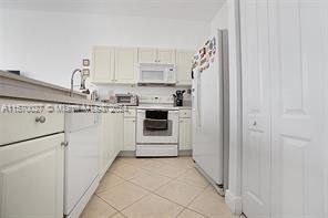 Building Photo - 619 Southwest 147th Avenue, Pembroke Pines...