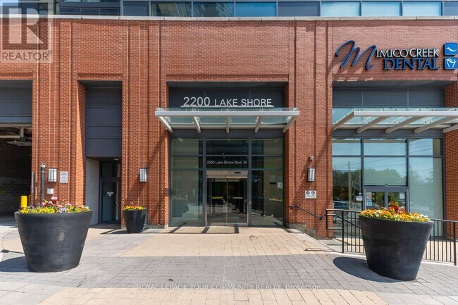 Building Photo - 2200-2200 Lake Shore Blvd W
