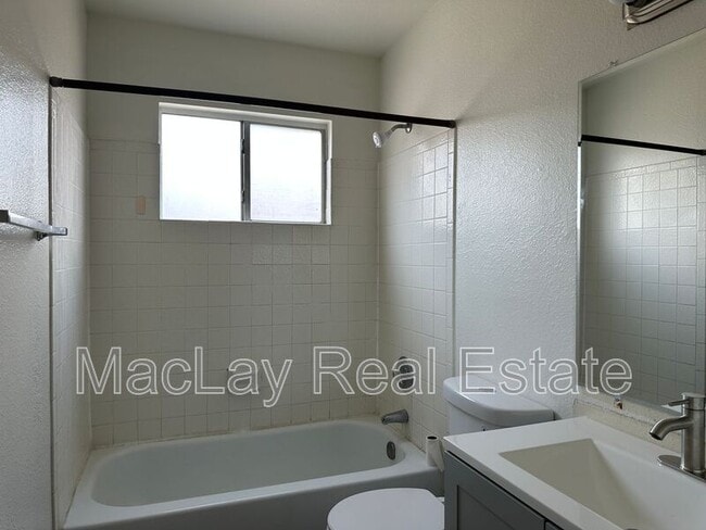Building Photo - 1586 W Curry Dr