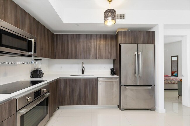 Foto del edificio - 488 NE 18th St