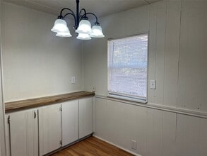 Building Photo - 806 N Oneal St