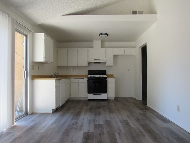 Building Photo - Cozy West Lancaster Home