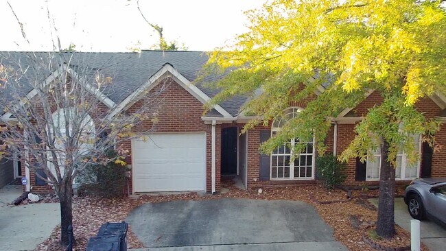 Foto del edificio - Pelham Townhouse one level 2 Bedrooms / 2 ...