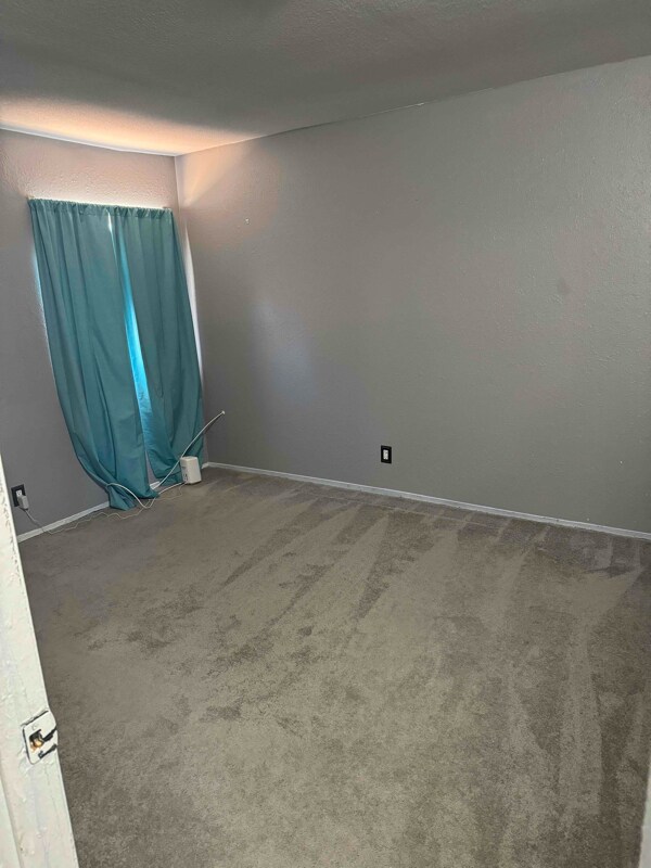 Building Photo - 580 Chelsea Dr