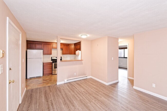 Foto del edificio - 1325 Worcester Rd