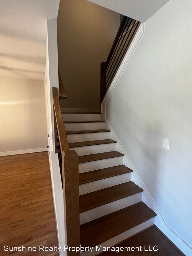 Building Photo - 4 br, 3.5 bath House - 2021 Stanchion St
