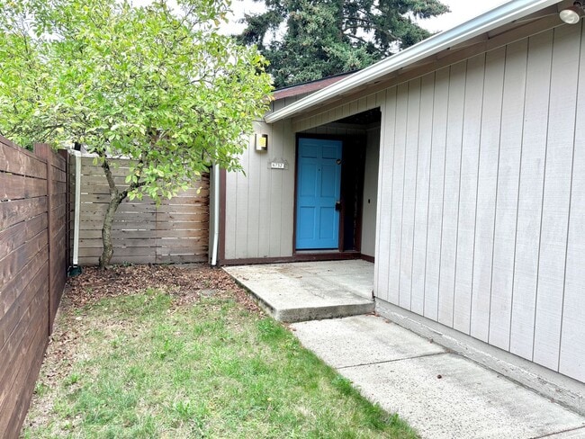 Building Photo - 6732 SE 56th Ave