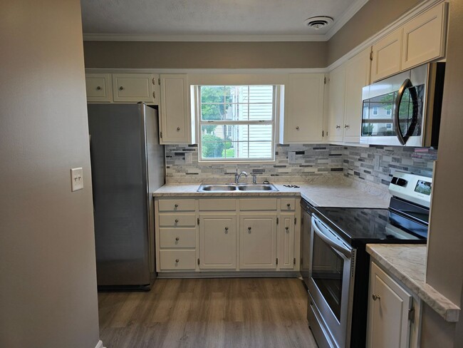 Foto del edificio - 50% OFF MOVE-IN SPECIAL!!!!!!!!