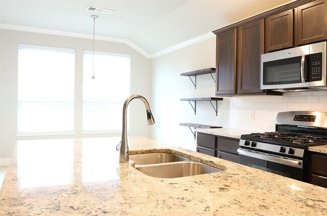 Building Photo - 1108 Kingston Ct