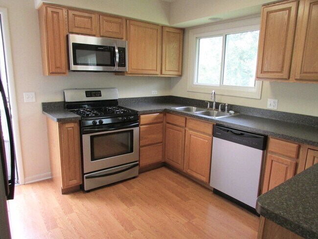 Building Photo - 1912 Orchard Ln