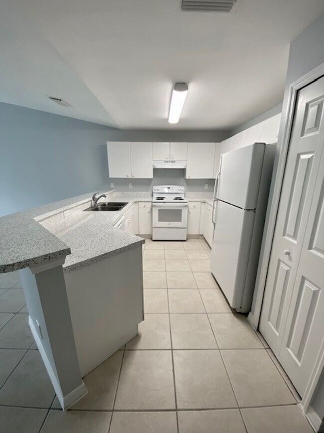 Foto del edificio - DECEMBER MOVE IN SPECIAL VALID UNTIL 12/15/2025!!!!