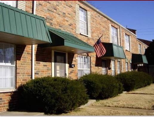 Primary Photo - Vescovo Townhomes