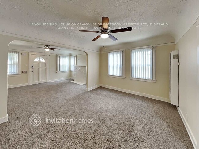 Foto del edificio - 2048 W 65th Pl