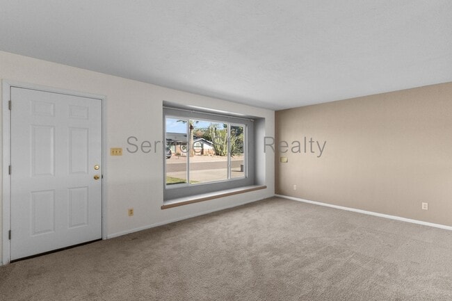 Building Photo - 8701 E Palm Ln