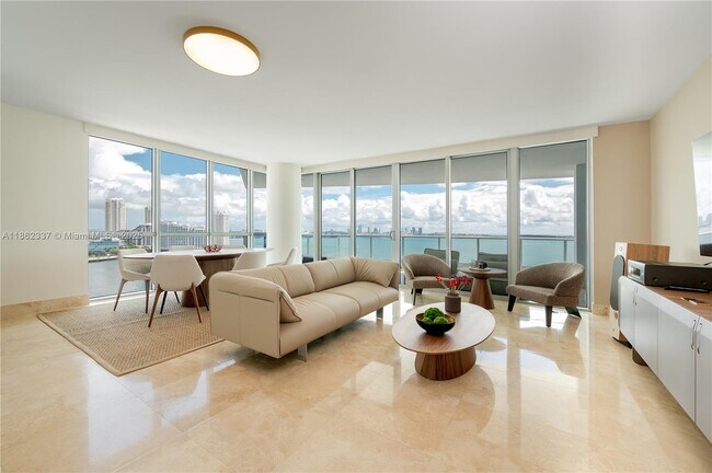 Foto del edificio - 1331 Brickell Bay Dr