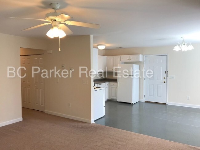 Building Photo - 2 Bed, 2 Bath - Duplex