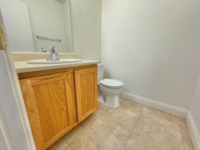 Building Photo - ** SUPER SUMMER SPECIAL!! $500 Off First Month's Rent**   Beautiful 2 bedroom townhome with 2 car...