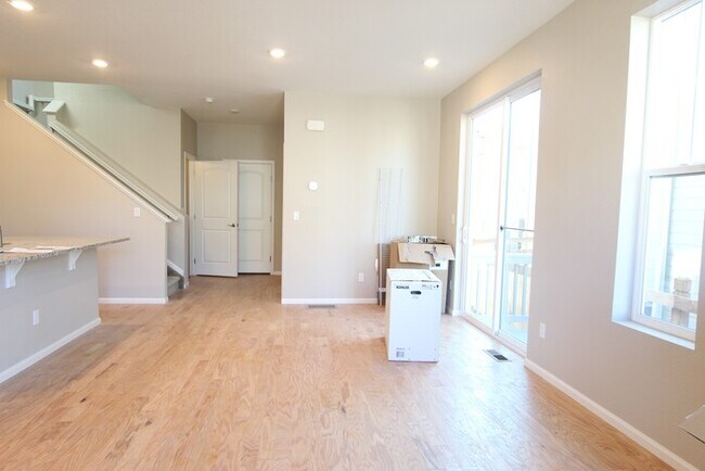 Foto del edificio - Fantastic Brand New 4 Bedroom/ 3.5 Bath Home with Cherry Creek Schools-NO SHOWINGS UNTIL 6/14