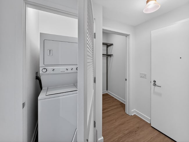 Building Photo - 167 N Desplaines St