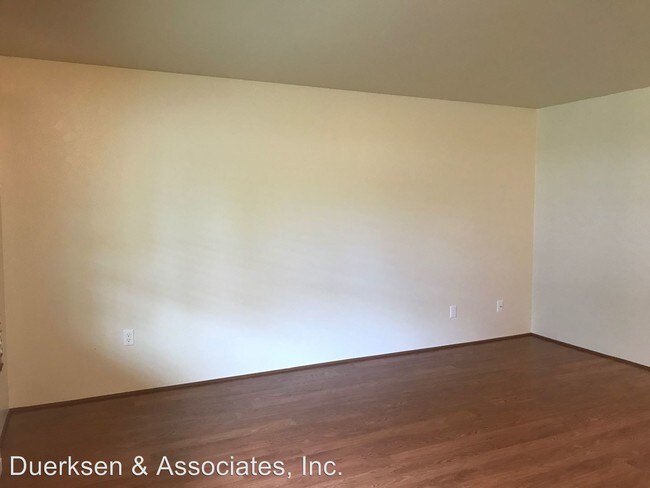 Foto del edificio - 572-572 NW Walnut Blvd