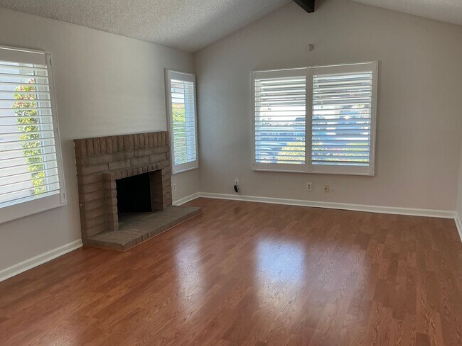 Foto del edificio - Spacious 4-Bedroom, 2-Bath Home in Convenient Location – Pet Friendly!