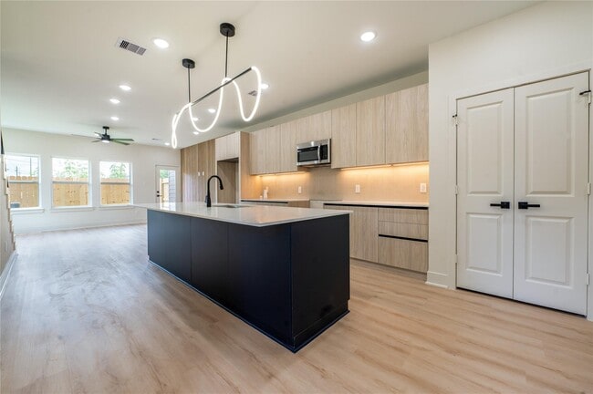 Foto del edificio - 8132 Brandon St